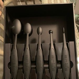 Artis 5 piece brush set in Black